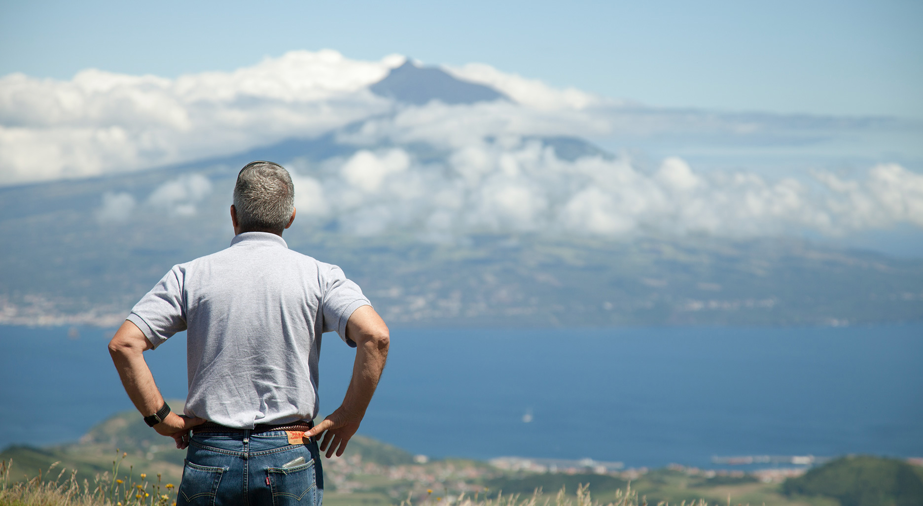 Customer enjoying Pico mountain view in the background. Faial half day includes the main attractions